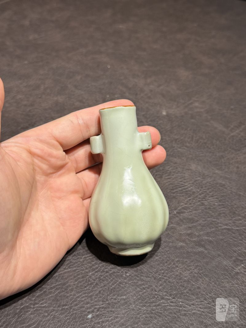 明成化 仿哥釉小贯耳瓶 - 图7